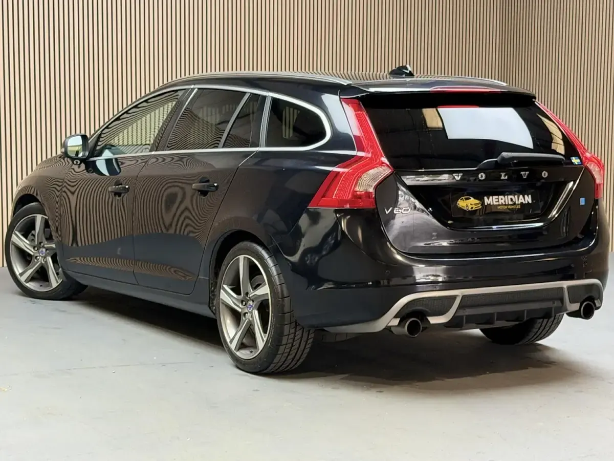 Used Volvo V60 R-Design 180 HP (132 kW) 2012 Estate