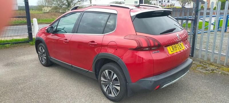 Begagnad Peugeot 2008 Allure Premium 2019 Röd SUV
