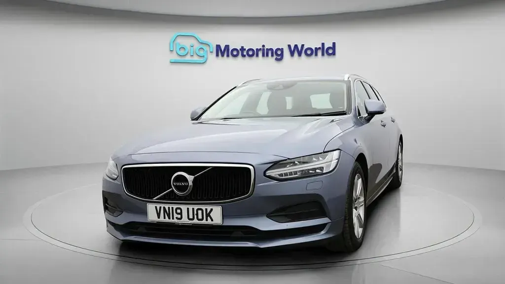 Second-hand Volvo V90 Momentum 190 CP (139 kW) 2019 Albastru Break
