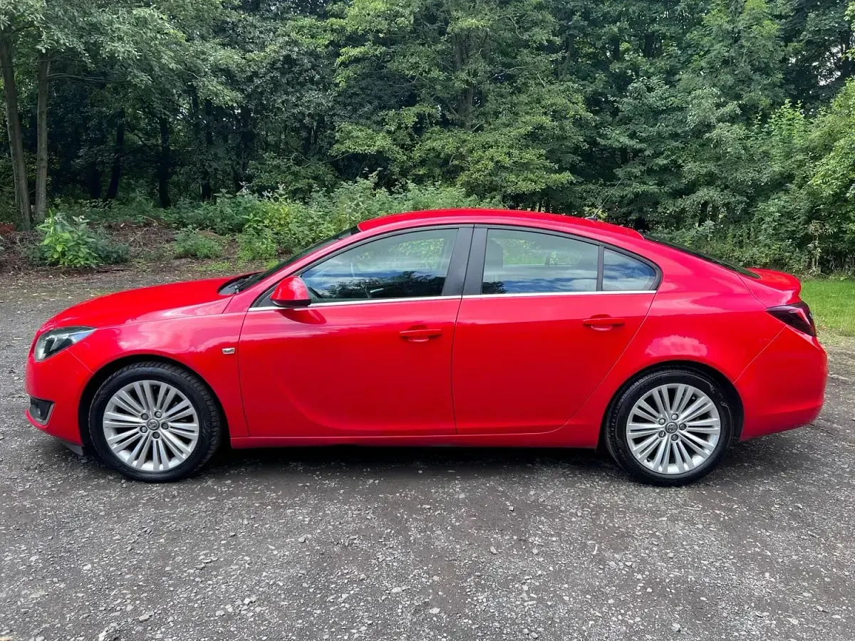 Used Vauxhall Insignia Design Edition 163 HP (119 kW) 2014 Red Hatchback