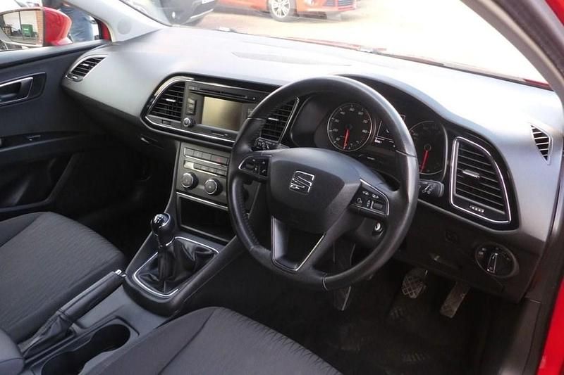 Used Seat Leon SE 140 HP (102 kW) 2014 Red Hatchback