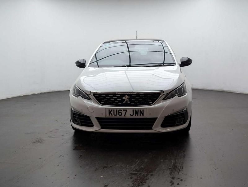 Used Peugeot 308 GT-line 120 HP (88 kW) 2017 White Hatchback
