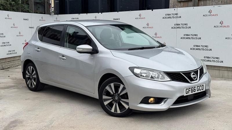 Silver Used 2016 Nissan Pulsar N-Connecta Hatchback | £5,395 (Fair price) - Image 1/4