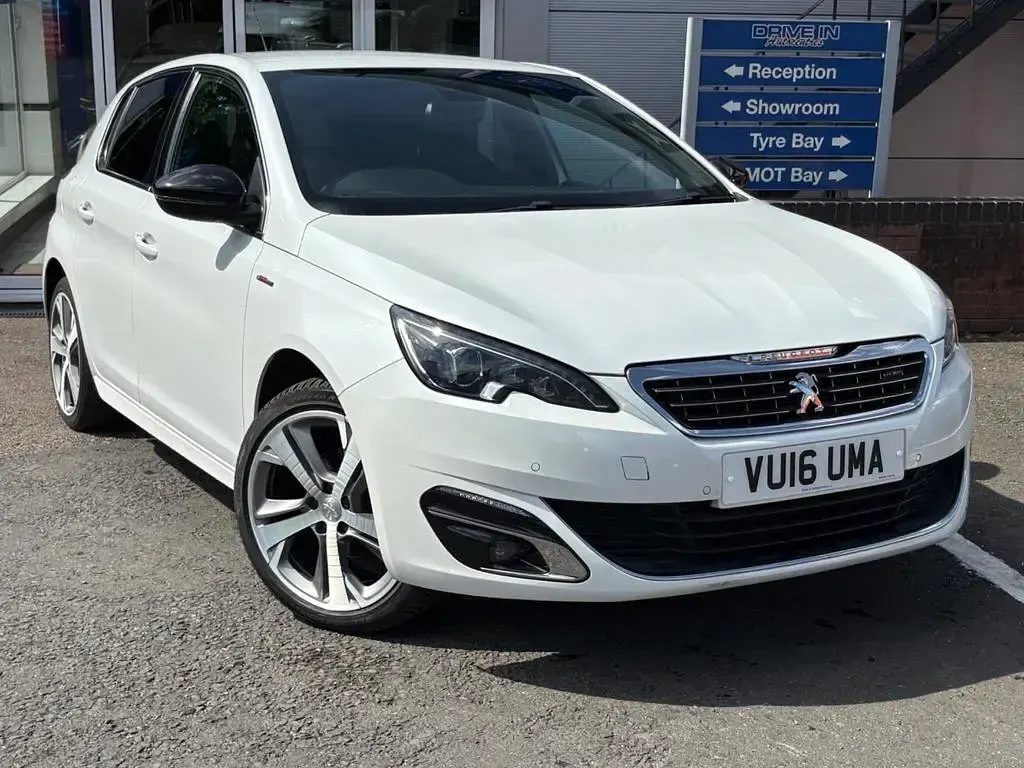 Used Peugeot 308 GT-line 2016 White Hatchback