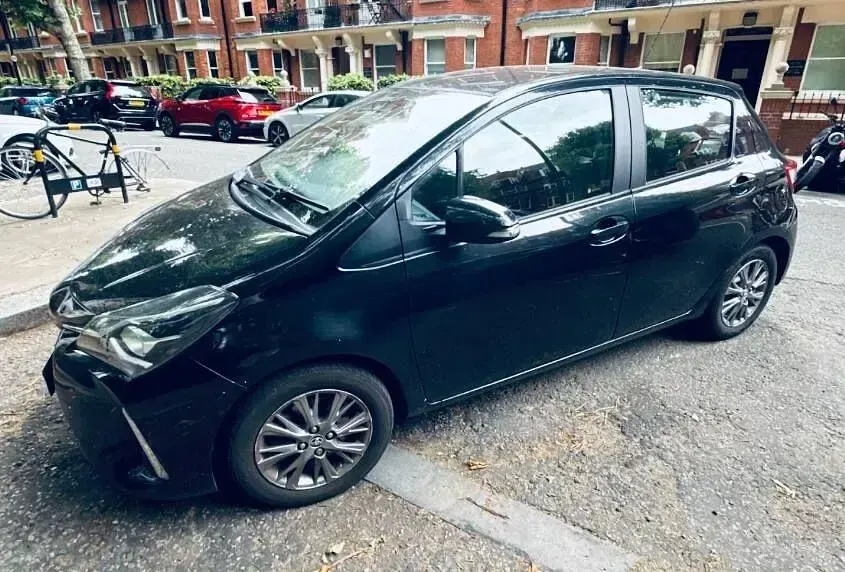 Used Toyota Yaris 100 HP (73 kW) 2017 Black Hatchback