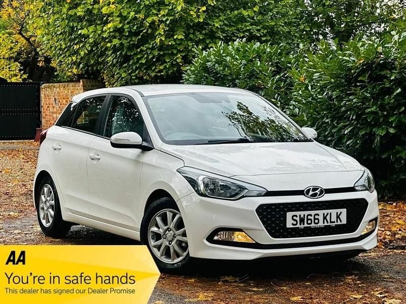 White Used 2016 Hyundai i20 SE Hatchback | £7,290 (Fair price) - Image 1/3