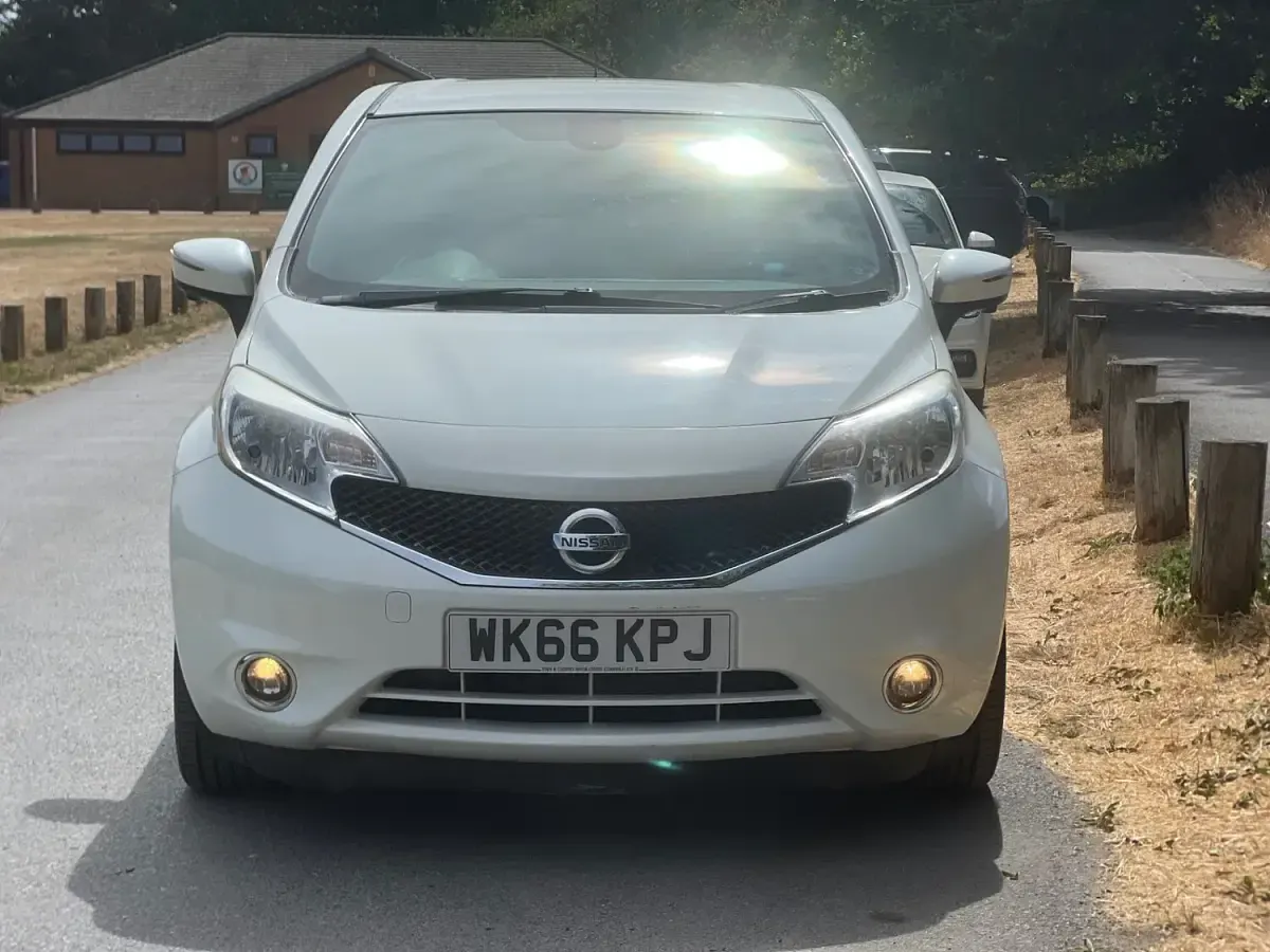 Used Nissan Note Tekna 90 HP (66 kW) 2016 White Hatchback