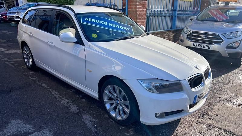 White Used 2012 BMW 318 Estate | £2,599 (Fair price) - Image 1/4