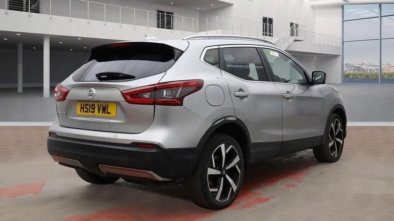 Used Nissan Qashqai Tekna 115 HP (84 kW) 2019 Silver SUV