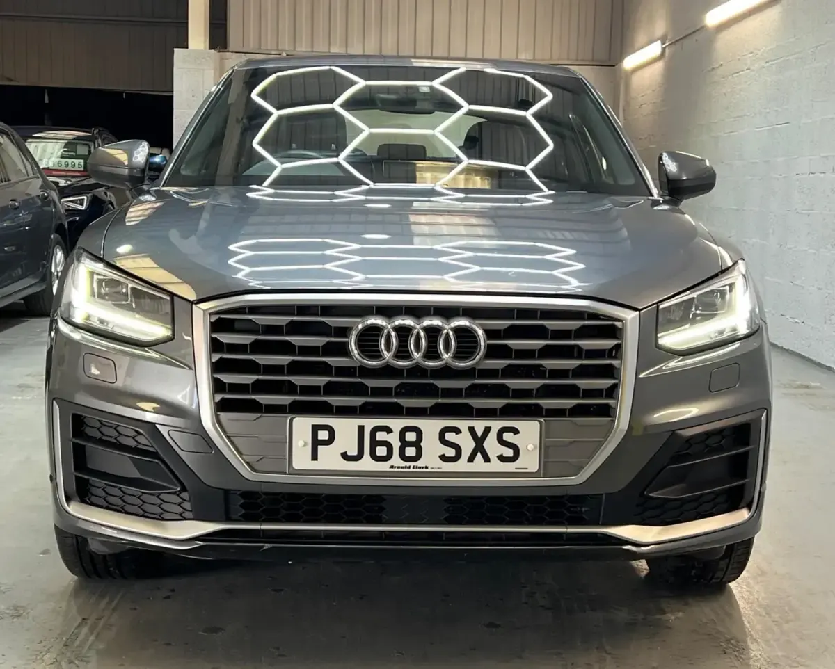 Usado Audi Q2 S-Line 116 CV (85 kW) 2018 Gris SUV