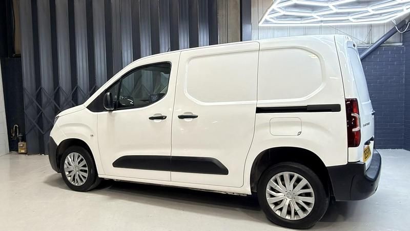 Second-hand Peugeot Partner 2019 Alb Monovolum