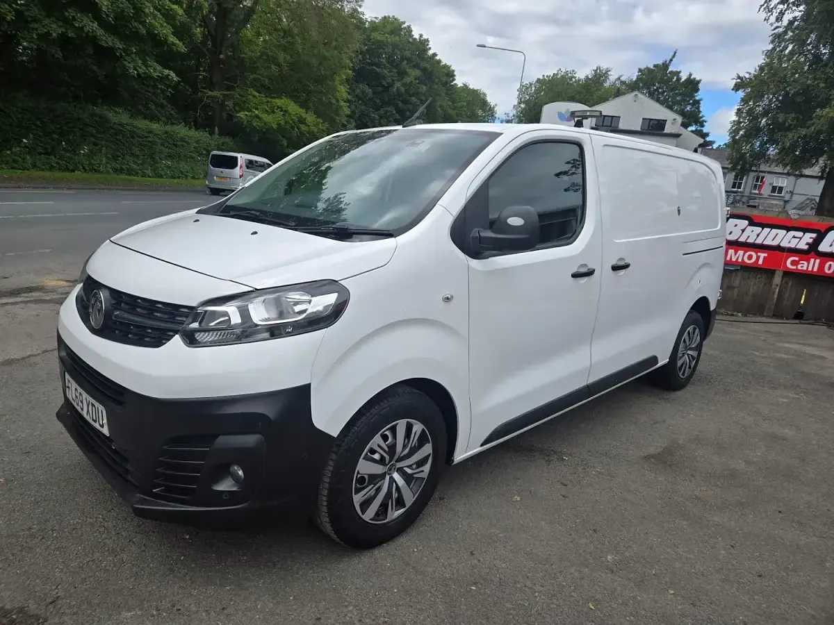Used Vauxhall Vivaro Edition 100 HP (73 kW) 2019 White MPV