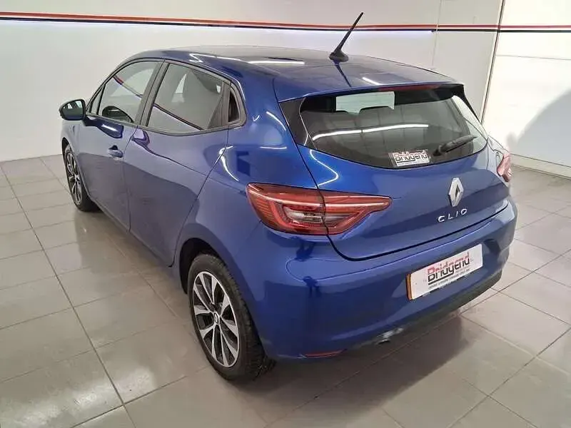 Used Renault Clio Iconic 90 HP (66 kW) 2022 Blue Hatchback