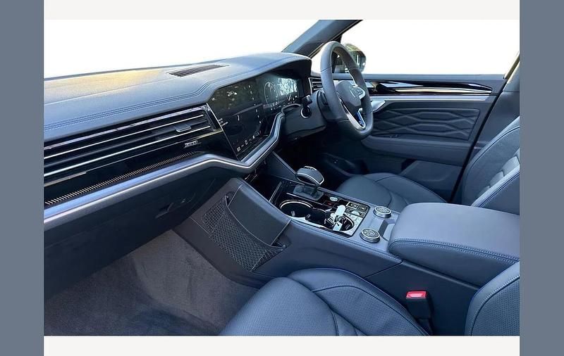 New VW Touareg R 462 HP (339 kW) 2025 Black SUV