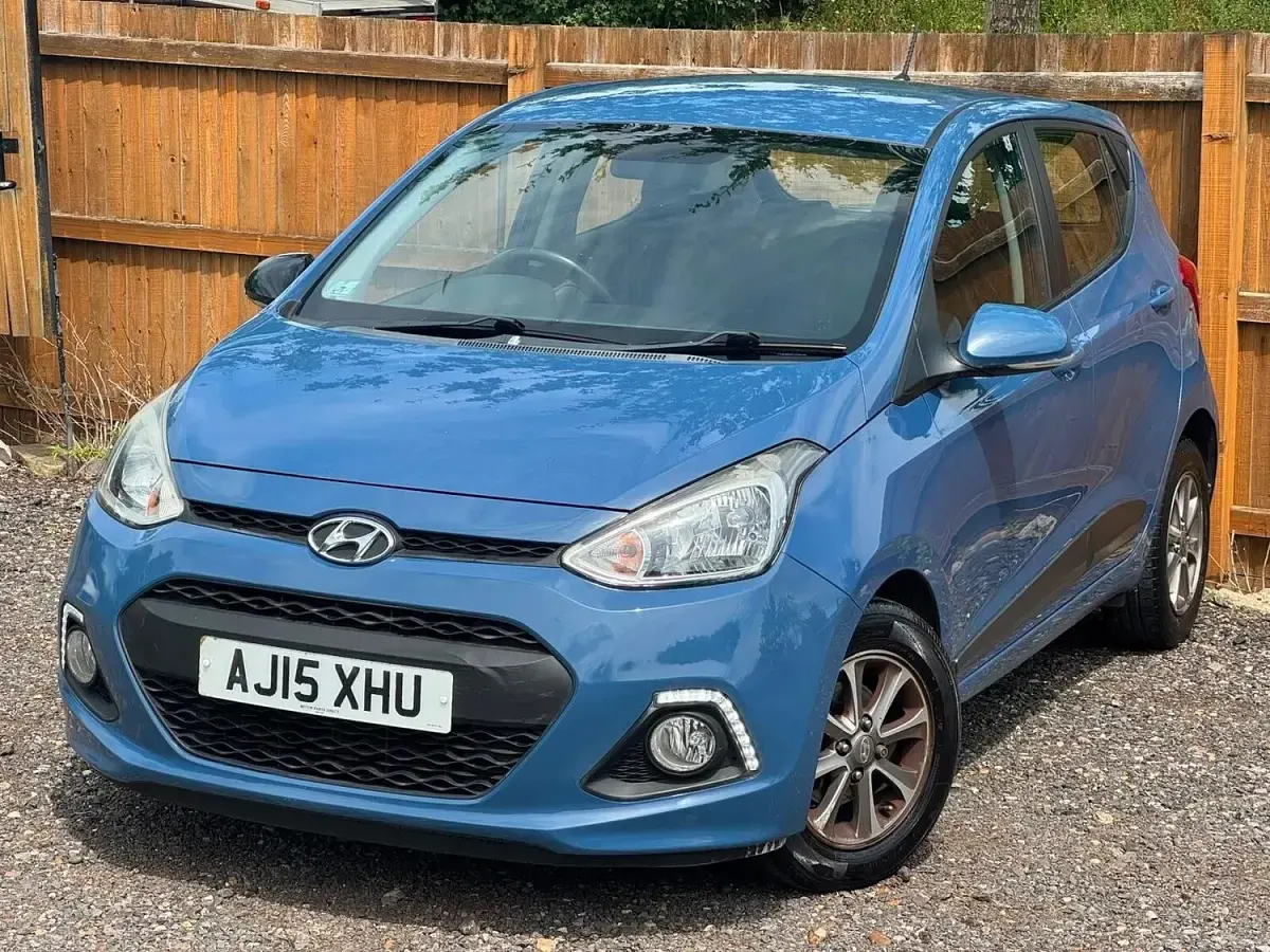 Used Hyundai i10 Premium 87 HP (63 kW) 2015 Blue Hatchback