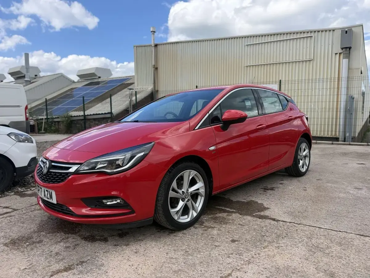 Used Vauxhall Astra SRi 150 HP (110 kW) 2017 Red Hatchback