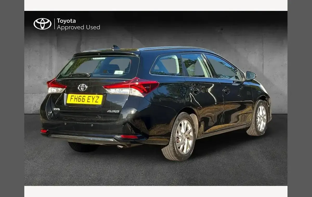 Used Toyota Auris Business Edition 114 HP (83 kW) 2016 Black Estate