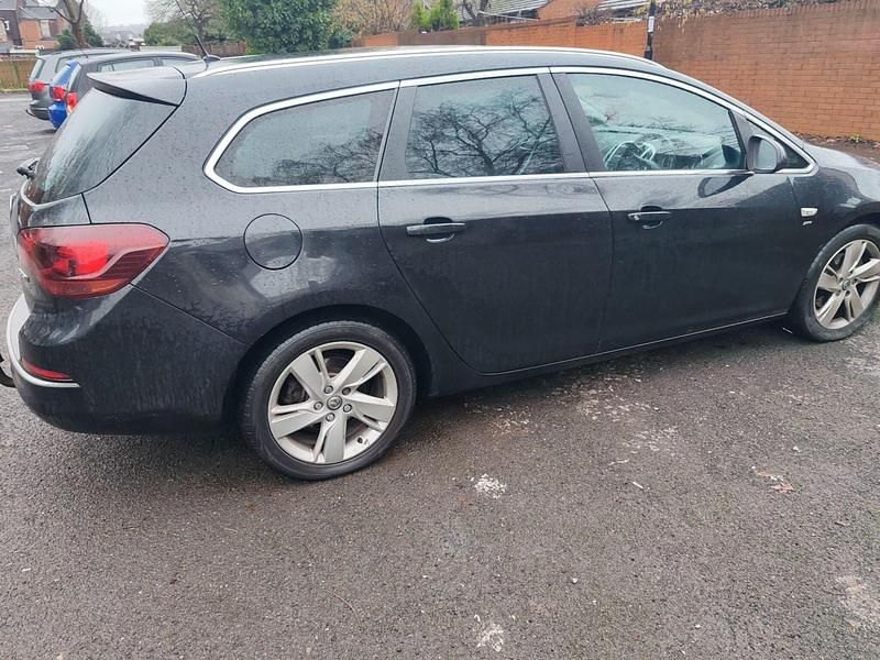 Used Vauxhall Astra SRi 165 HP (121 kW) 2013 Black Estate