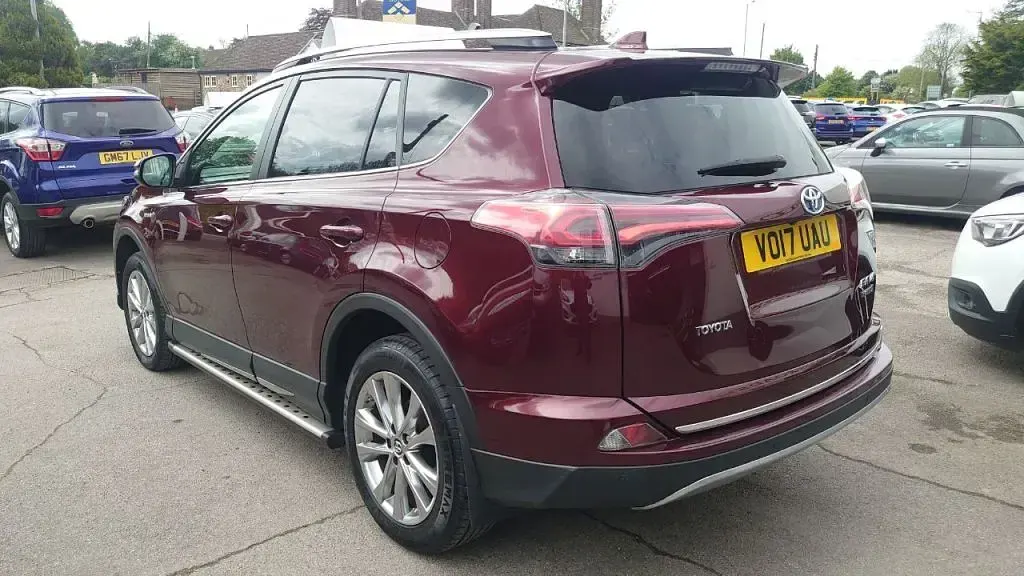 Used Toyota RAV4 197 HP (144 kW) 2017 Red SUV