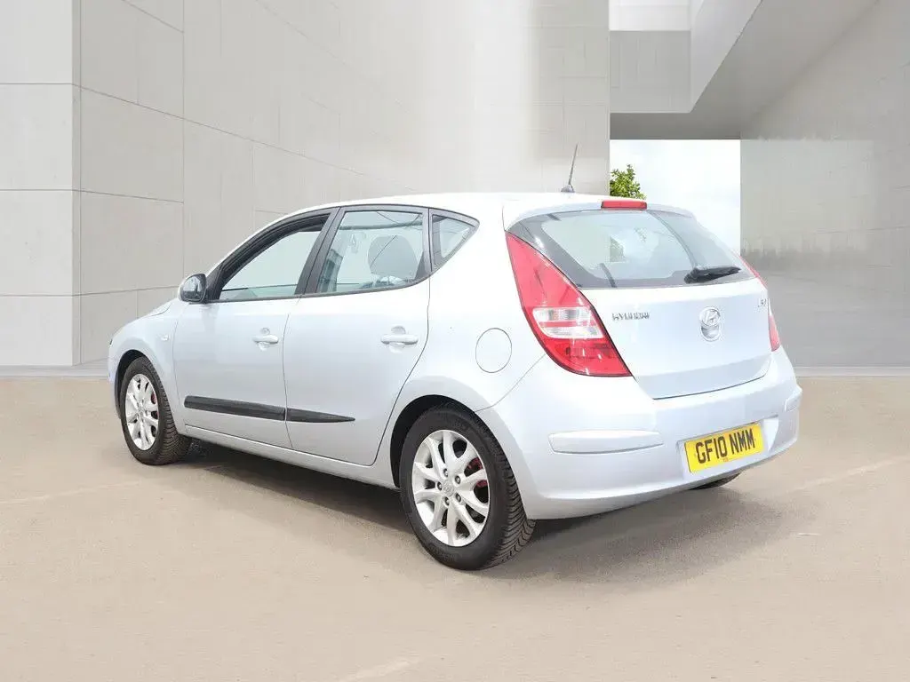 Used Hyundai i30 Comfort 108 HP (79 kW) 2010 Silver Hatchback