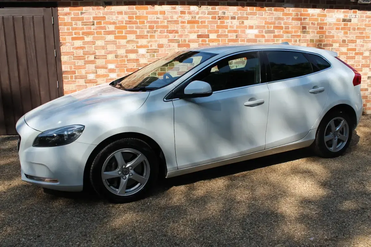 Used Volvo V40 2016 White Hatchback
