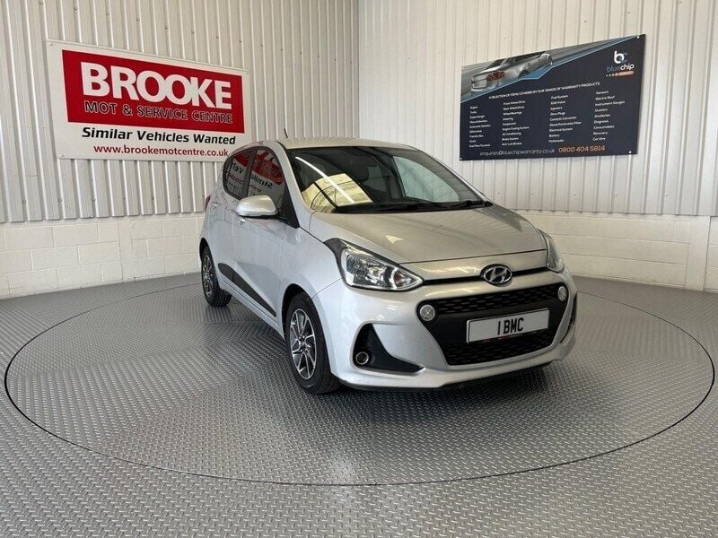 Silver Used 2017 Hyundai i10 Premium Hatchback | £4,890 (Fair price) - Image 1/2