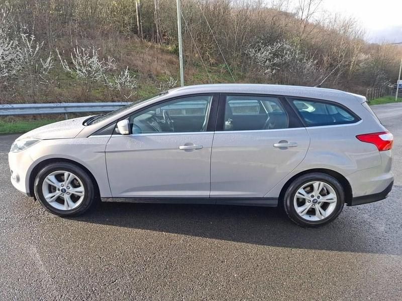 Used Ford Focus Zetec 125 HP (91 kW) 2012 Silver Estate