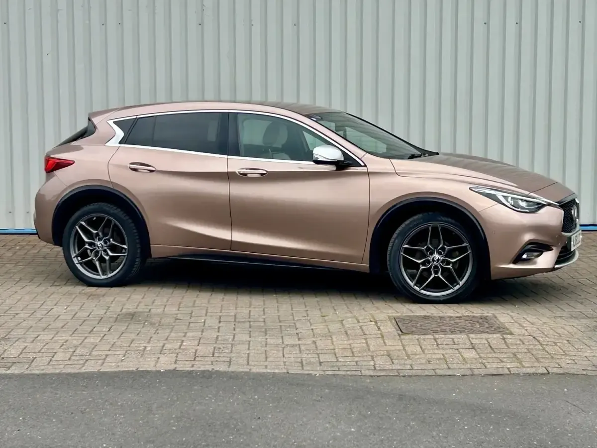 Used Infiniti Q30 Premium 109 HP (80 kW) 2018 Bronze Hatchback