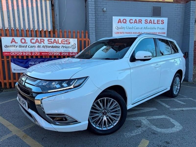 Begagnad Mitsubishi Outlander P-HEV 2019 Vit Kombi