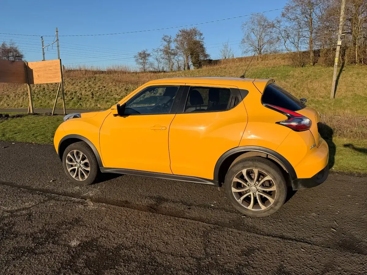 Used Nissan Juke Tekna 109 HP (80 kW) 2014 Yellow SUV