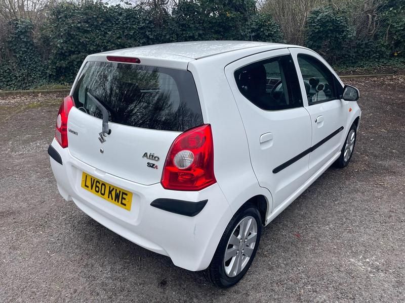Used Suzuki Alto SZ4 68 HP (50 kW) 2010 White Hatchback