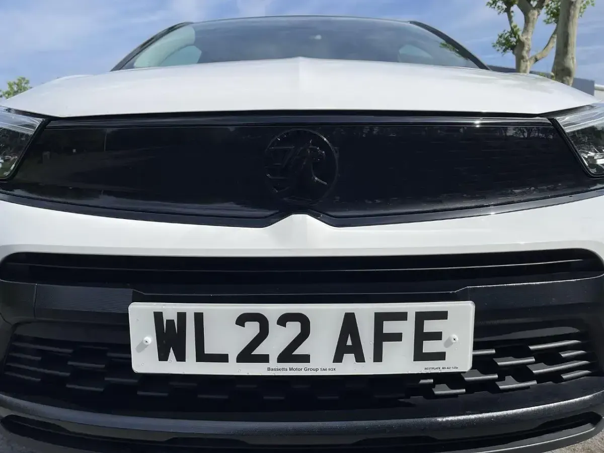 Used Vauxhall Crossland GS Line 108 HP (79 kW) 2022 White SUV