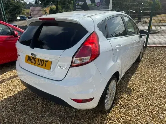 Used Ford Fiesta Zetec 2016 White Hatchback