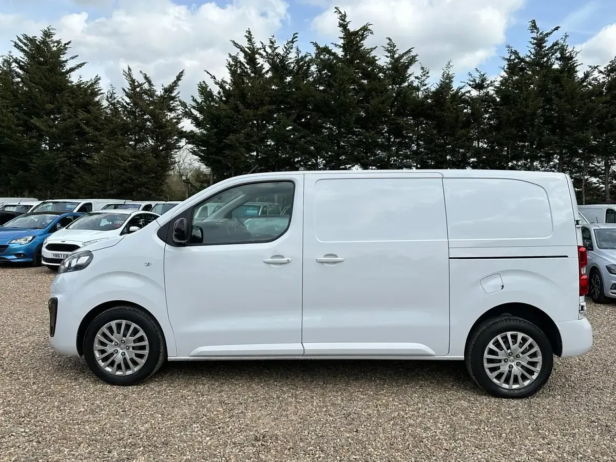 Used Vauxhall Vivaro S 100 HP (73 kW) 2023 White MPV