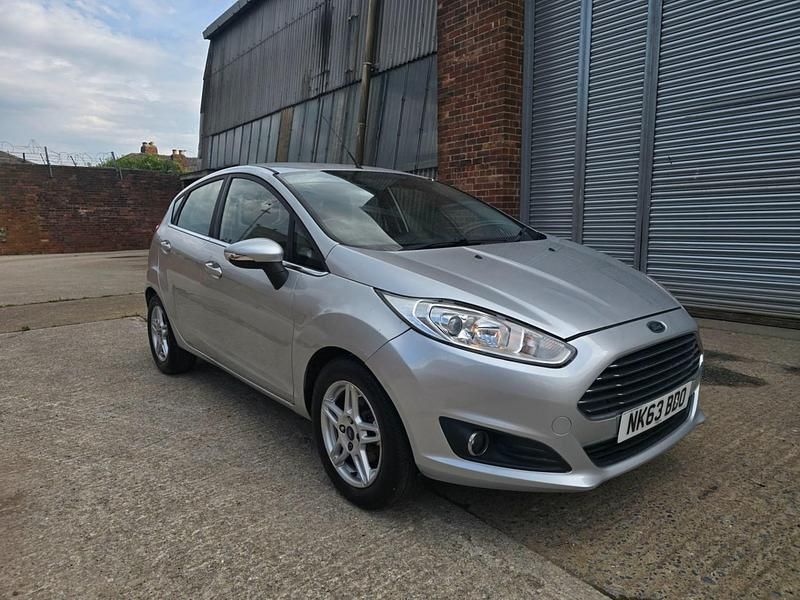 Silver Used 2014 Ford Fiesta Zetec Hatchback | £2,195 (Fair price) - Image 1/4