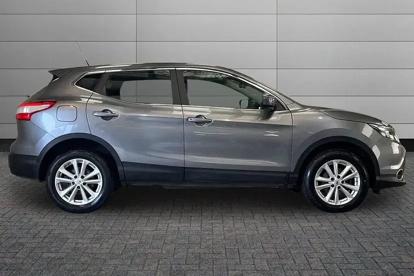 Used Nissan Qashqai Acenta 110 HP (80 kW) 2016 Grey SUV
