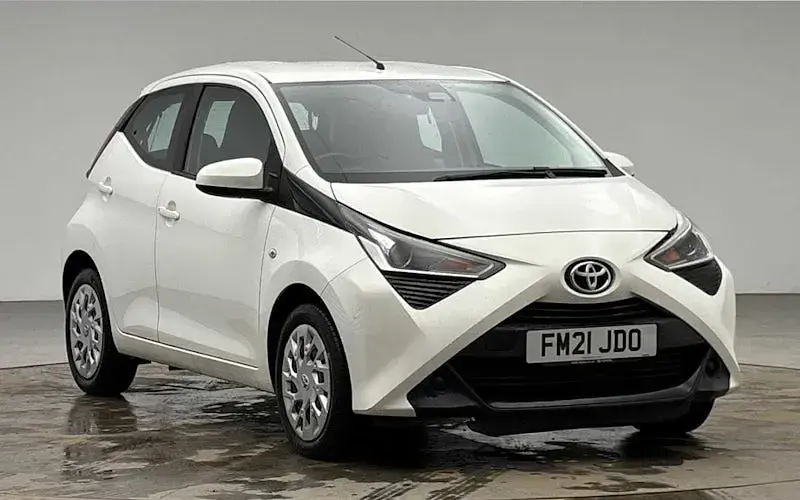 Used Toyota Aygo X-play 72 HP (52 kW) 2021 Hatchback