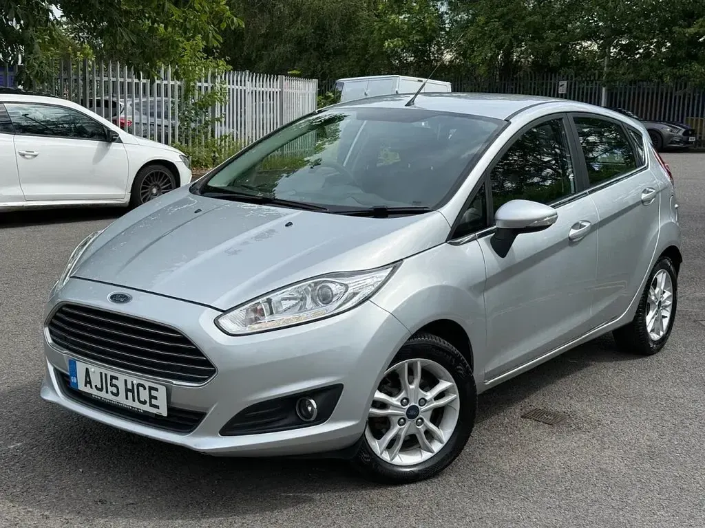 Used Ford Fiesta Zetec 120 HP (88 kW) 2015 Silver Hatchback