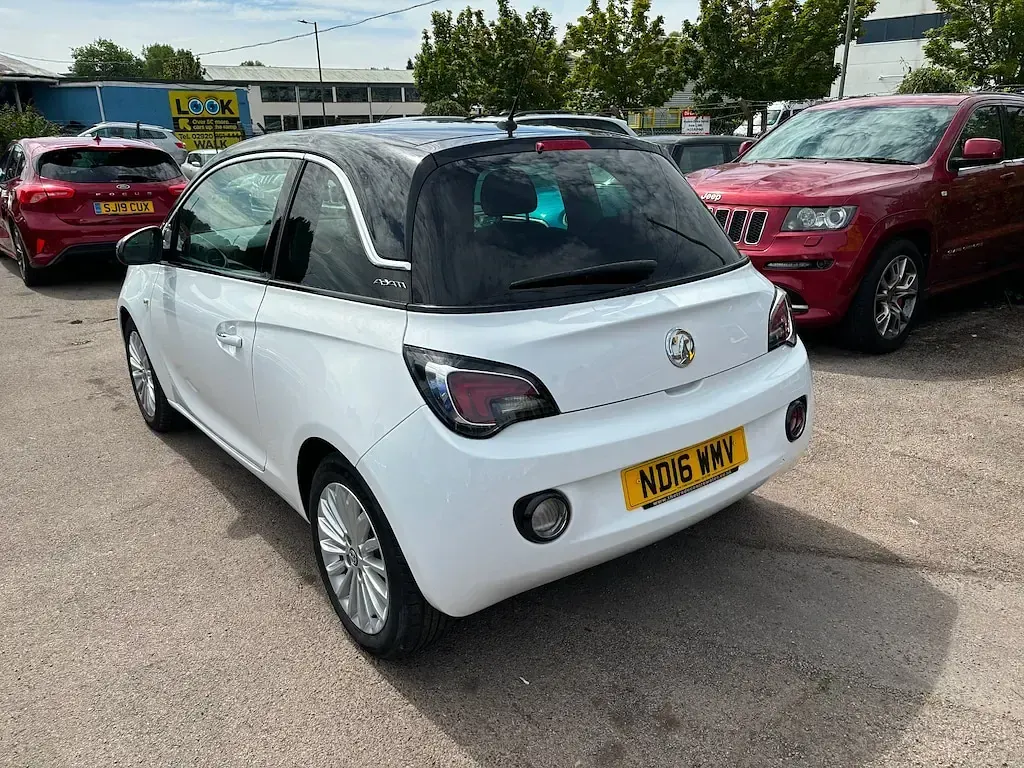 Used Vauxhall Adam Glam 70 HP (51 kW) 2016 White Hatchback