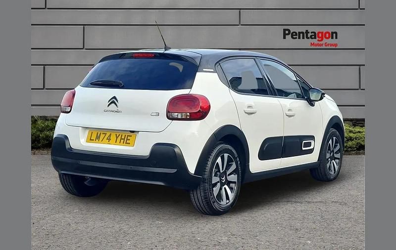 Used Citroën C3 PureTech 108 HP (79 kW) 2024 White Hatchback