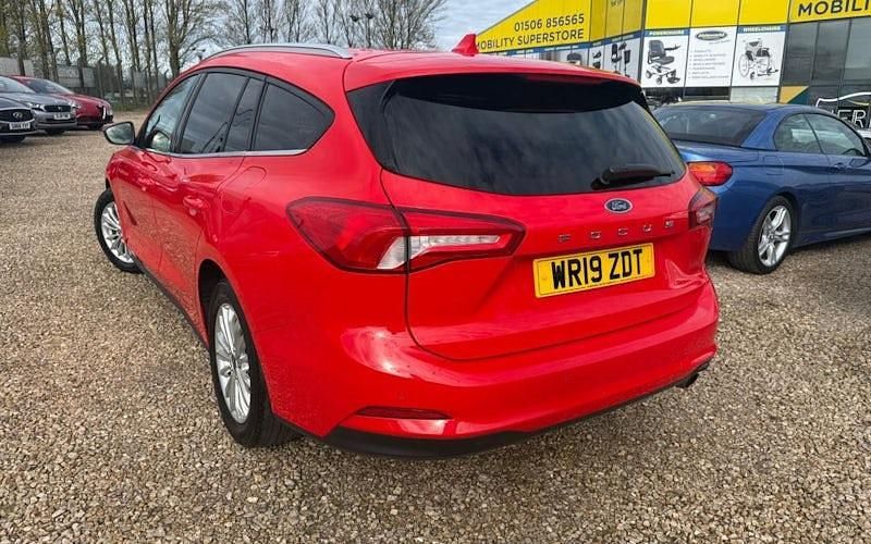 Used Ford Focus Titanium 125 HP (91 kW) 2019 Red Estate