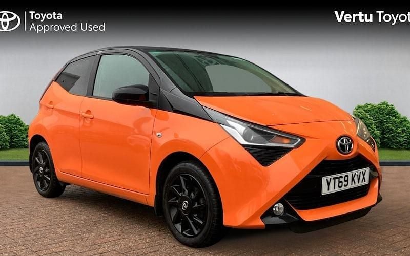 Used Toyota Aygo X-cite 72 HP (52 kW) 2019 Orange Hatchback