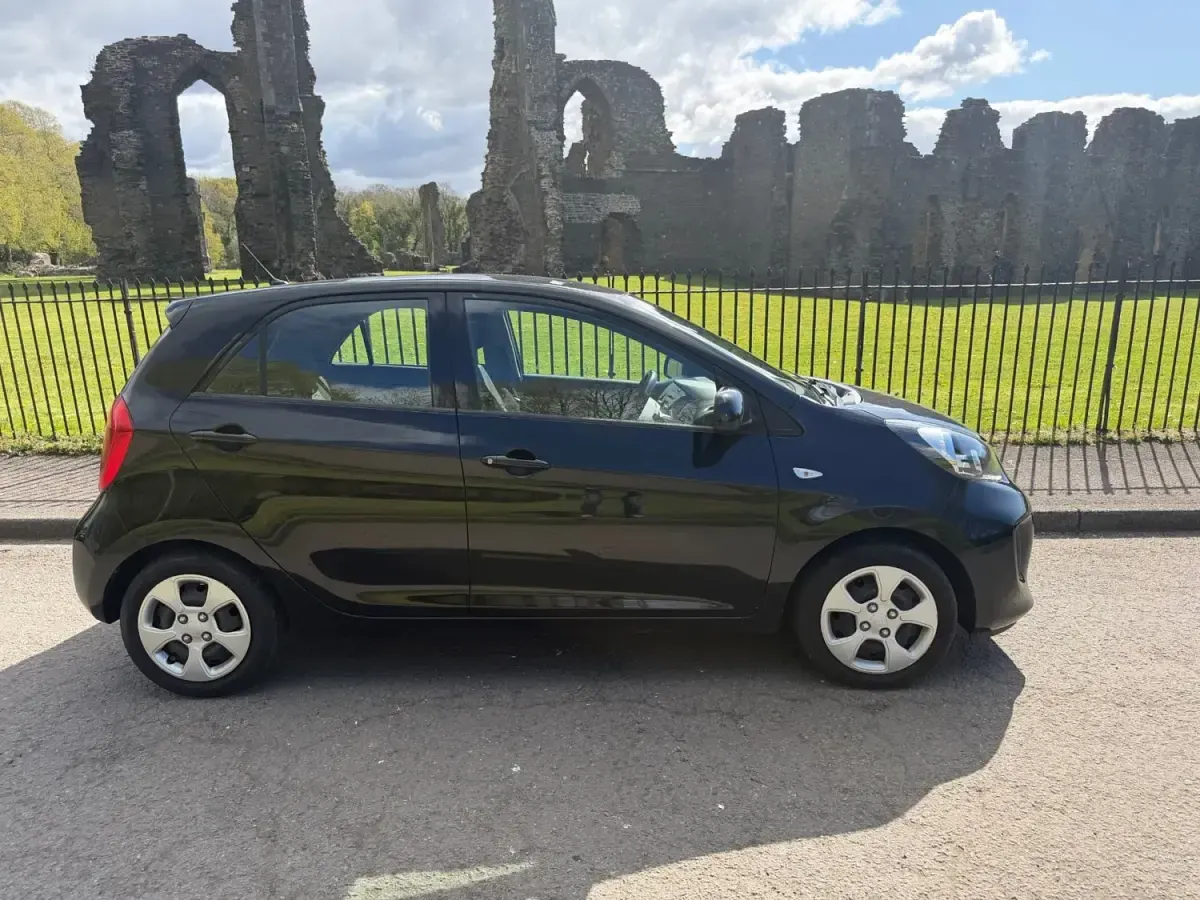 Second-hand Kia Picanto Air 66 CP (48 kW) 2016 Negru Hatchback
