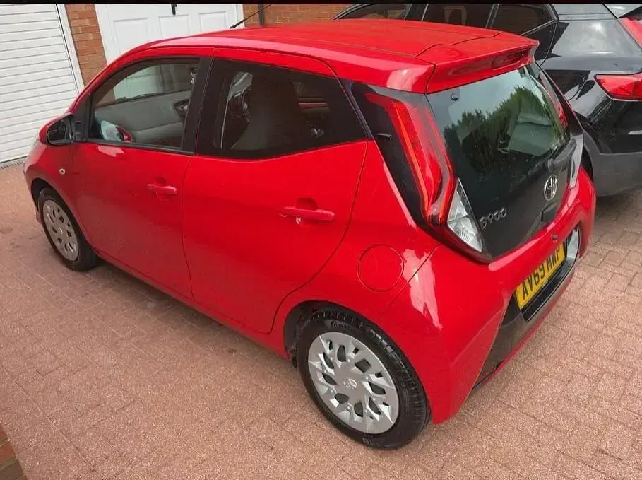 Used Toyota Aygo X-play 72 HP (52 kW) 2019 Red Hatchback