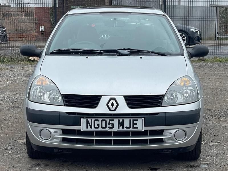 Used Renault Clio II Expression 2005 Silver Hatchback