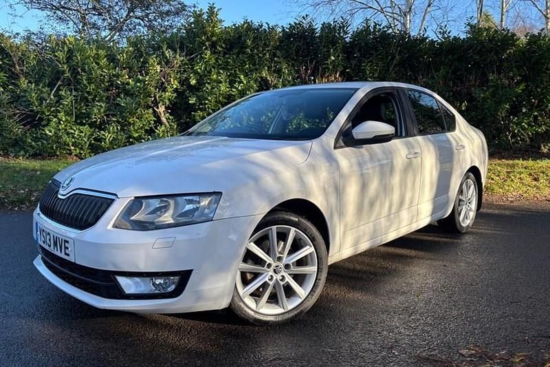 White Used 2013 Skoda Octavia Elegance Hatchback | £3,199 (Fair price) - Image 1/1