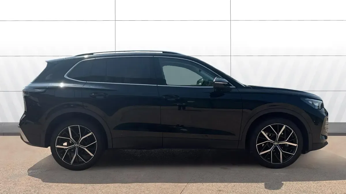 Used VW Tiguan Elegance 150 HP (110 kW) 2025 Black SUV