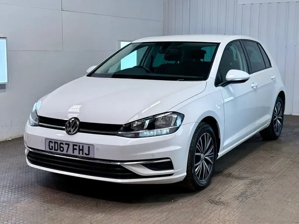 Used VW Golf VII SE 115 HP (84 kW) 2018 White Hatchback