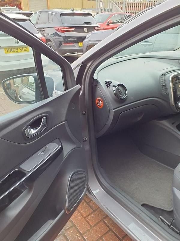 Usado Renault Captur Dynamique 90 HP (66 kW) 2016 Cinzento SUV