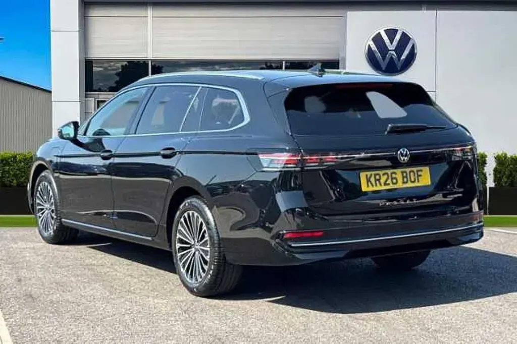 New VW Passat Elegance 204 HP (150 kW) 2026 Black Estate
